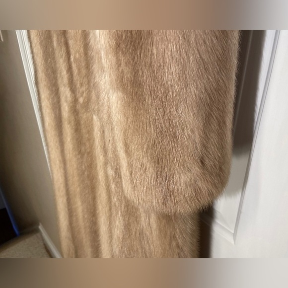 The halle bros co. Fur coat - Picture 6 of 8